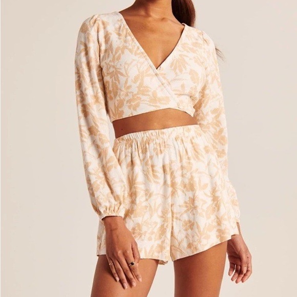 Abercrombie & Fitch Other - Abercrombie & Fitch Wrap Crop Top